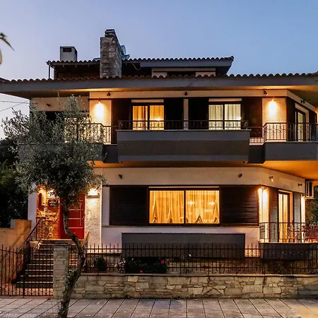 Luxury Grand - 4 Bedrooms -free Parking - Center *
