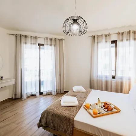 Luxury Grand - 4 Bedrooms -free Parking - Center Serres