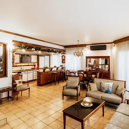 Luxury Grand - 4 Bedrooms -free Parking - Center Serres