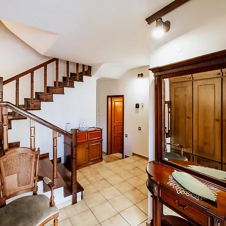 Luxury Grand - 4 Bedrooms -free Parking - Center Villa *