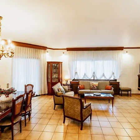 Luxury Grand - 4 Bedrooms -free Parking - Center Villa *